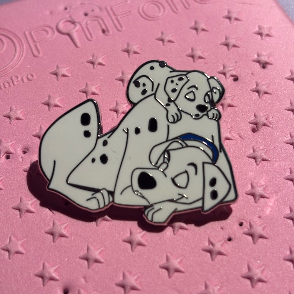 Authentic Disney pin Sweet Dreams Perdita